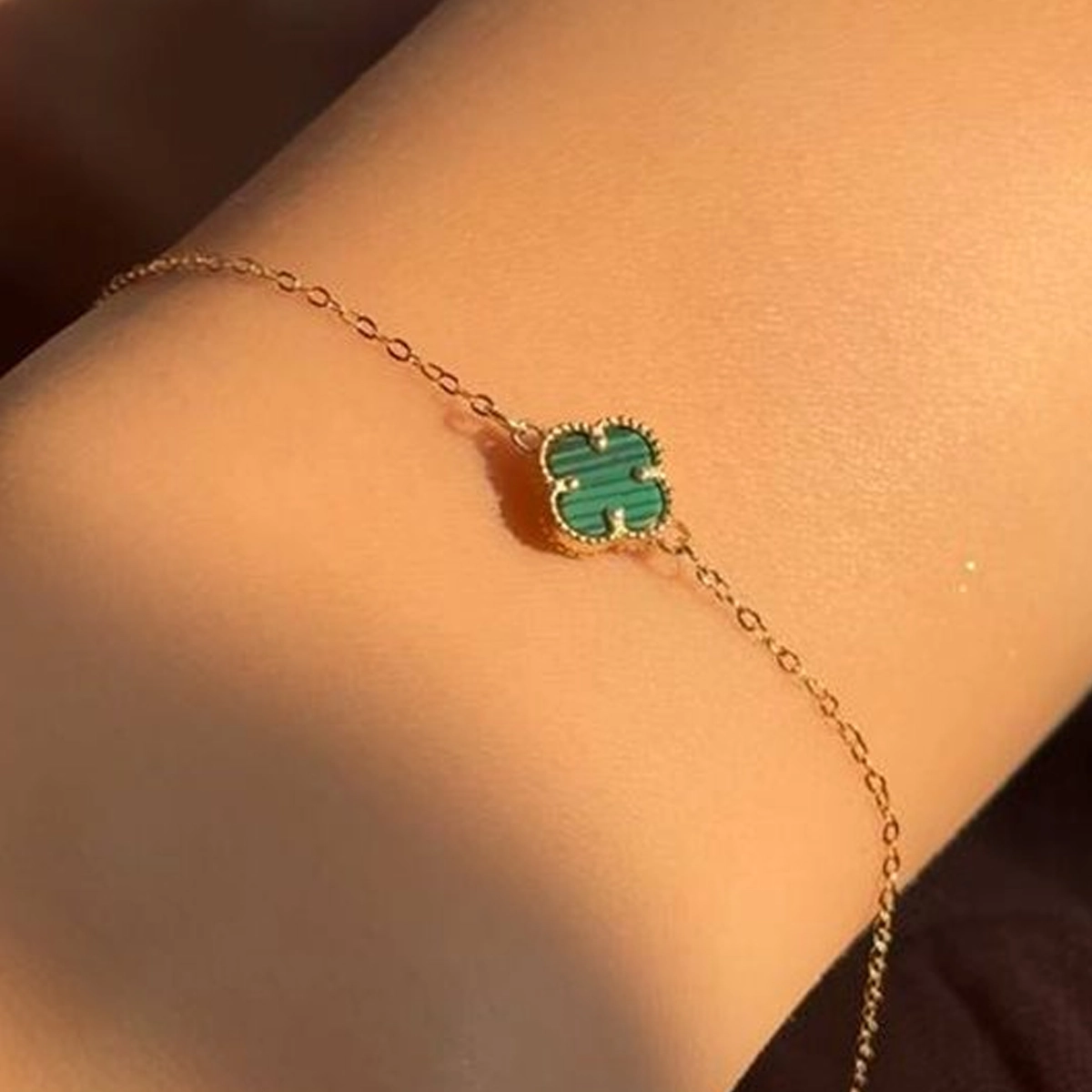 دستبند طلا زنانه مدل ون کلیف کد BR1002-0.60 دستبند طلا زنانه مدل ون کلیف کد BR1002-0.60