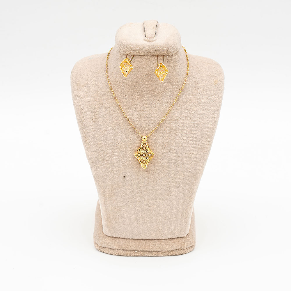 نیم ست طلا 18 عیار گالری طلا عرفان  مدل ایشا کد 2436 نیم ست طلا 18 عیار گالری طلا عرفان  مدل ایشا کد 2436