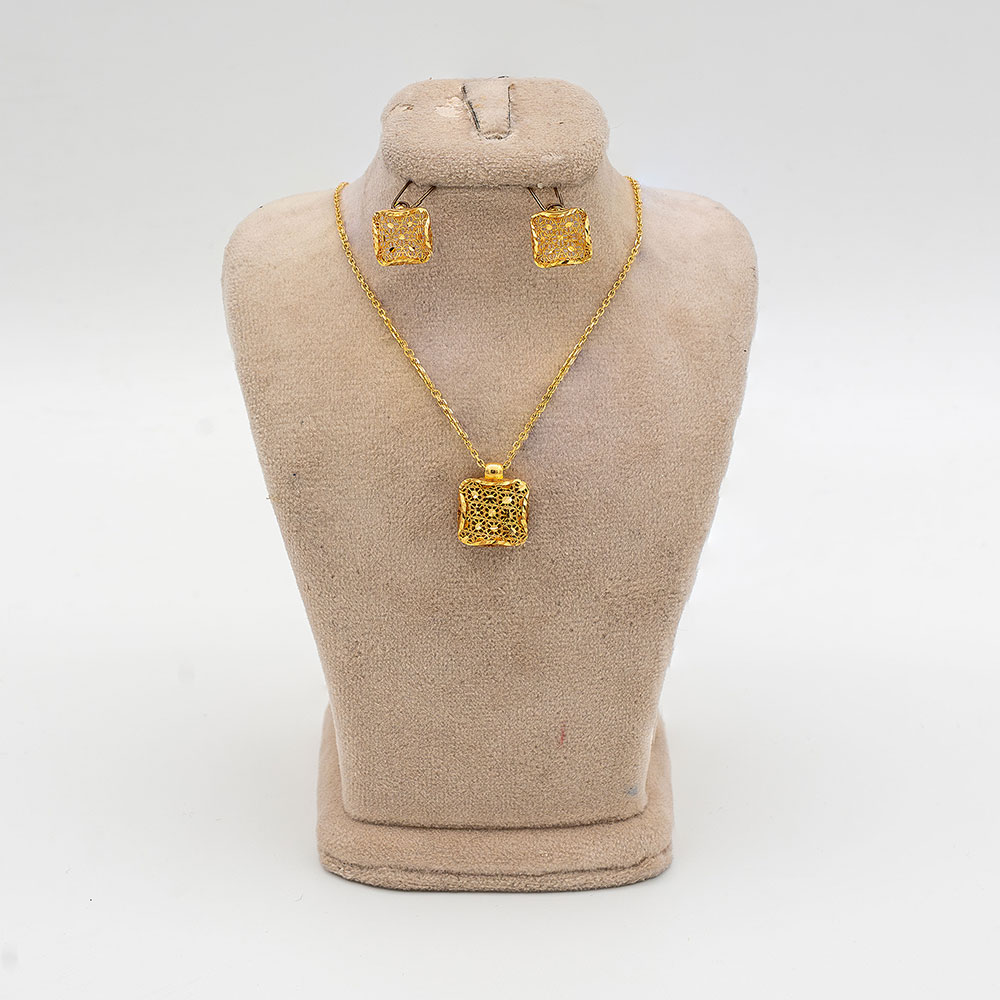 نیم ست طلا 18 عیار گالری طلا عرفان  مدل ایشا کد 2306 نیم ست طلا 18 عیار گالری طلا عرفان  مدل ایشا کد 2306