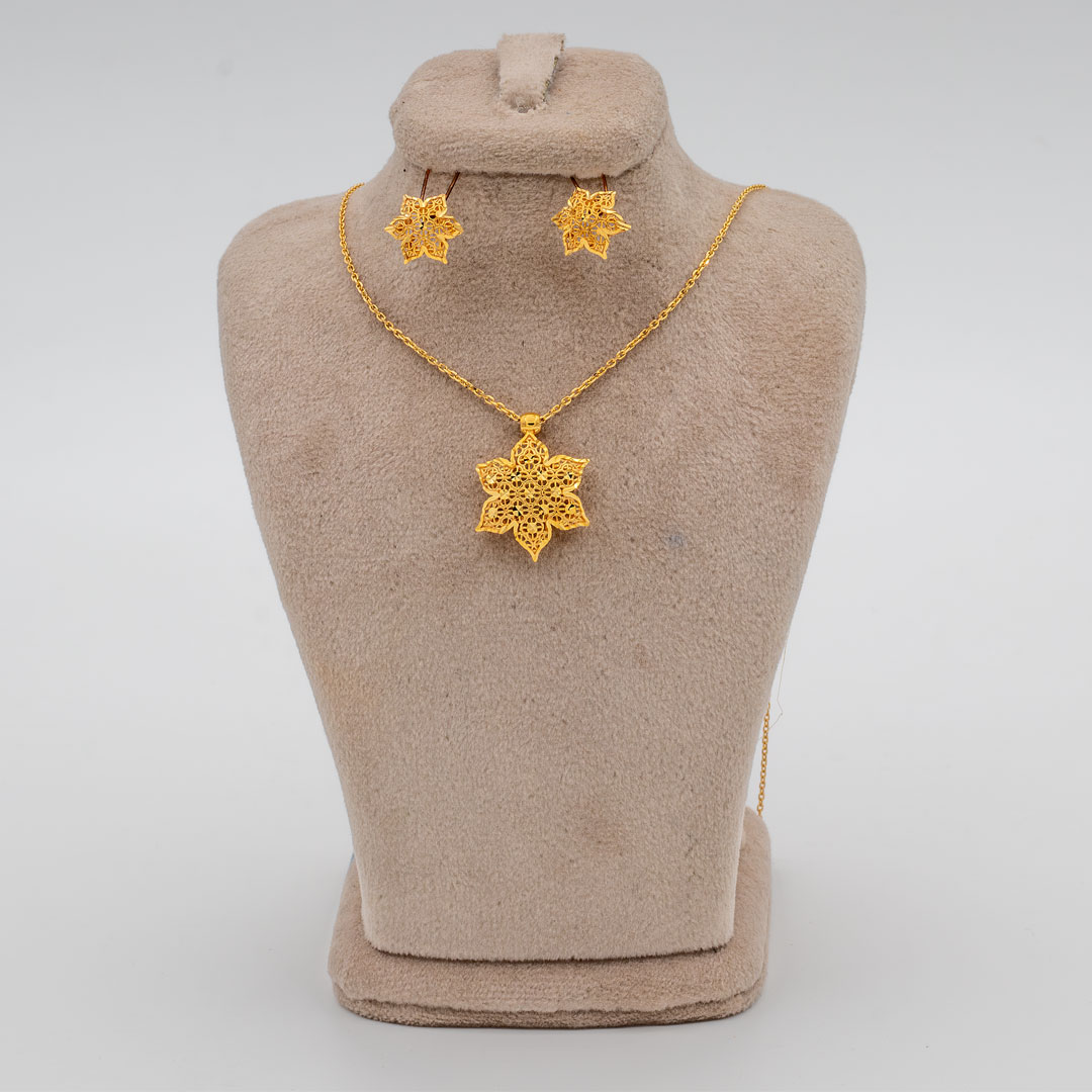 نیم ست طلا 18 عیار گالری طلا عرفان  مدل ایشا کد 2303 نیم ست طلا 18 عیار گالری طلا عرفان  مدل ایشا کد 2303