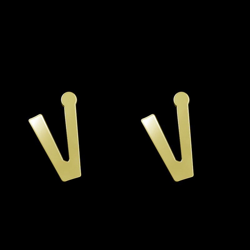 گوشواره طلا 18 عیار زنانه مدوپد مدل حرف V کد GA1-16639 گوشواره طلا 18 عیار زنانه مدوپد مدل حرف V کد GA1-16639