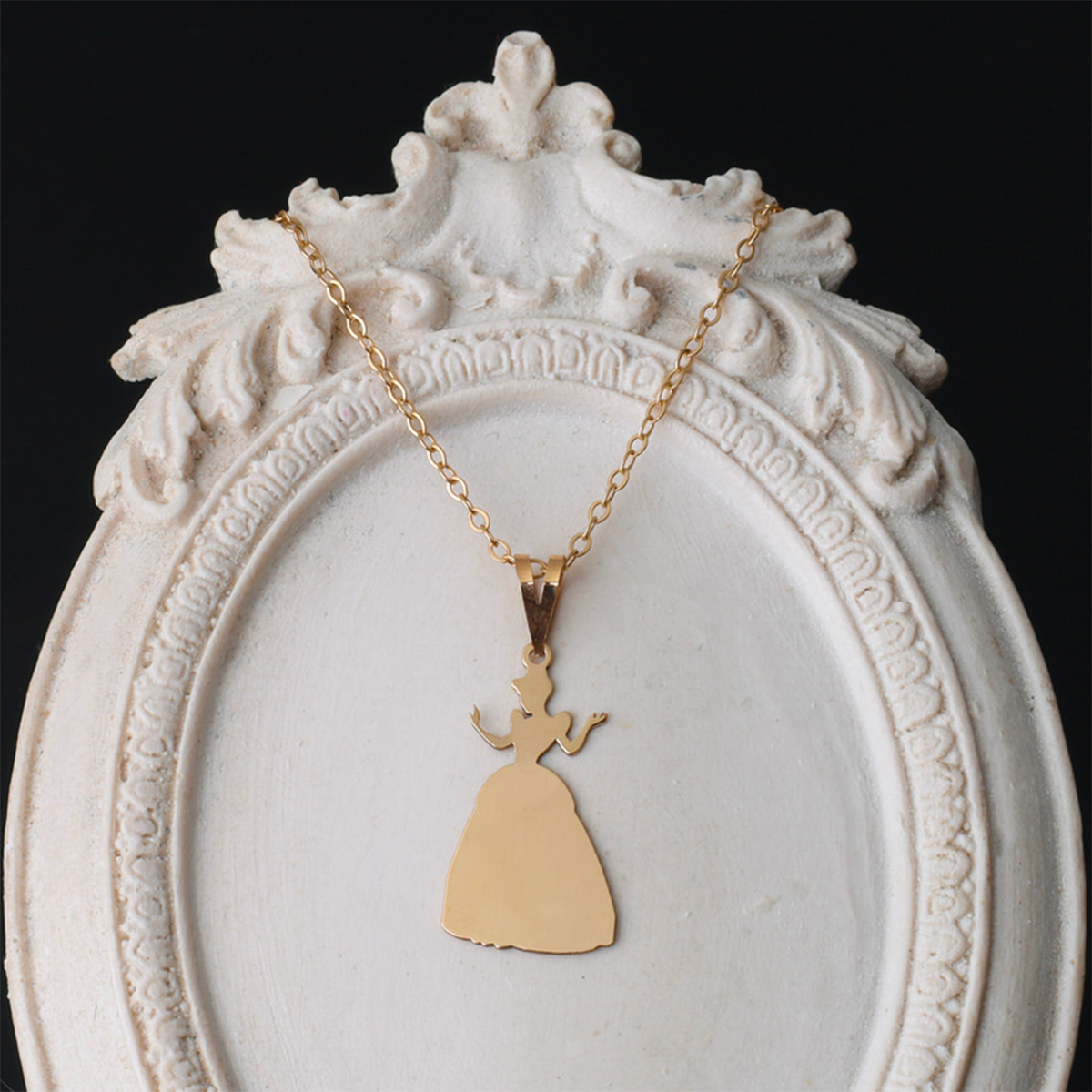 آویز طلا زنانه طرح سیندرلا قو طلایی 028121-0.50 آویز طلا زنانه طرح سیندرلا قو طلایی 028121-0.50