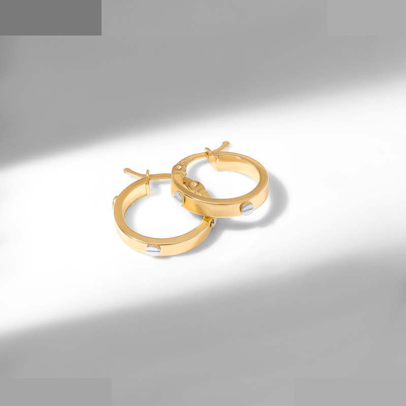 گوشواره کلیپسی طلا 18 عیار زنانه با طرح کارتیه لاو ماوی گالری مدل برجسته ترکیبی گوشواره کلیپسی طلا 18 عیار زنانه با طرح کارتیه لاو ماوی گالری مدل برجسته ترکیبی