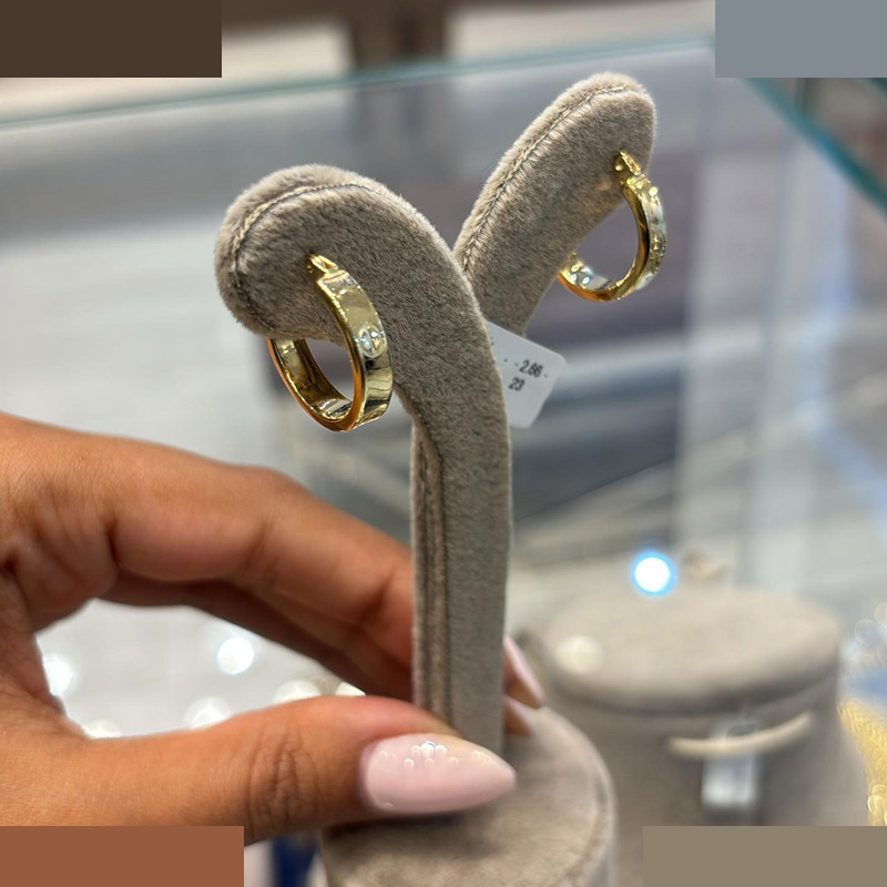 گوشواره کلیپسی طلا 18 عیار زنانه با طرح کارتیه لاو ماوی گالری مدل برجسته ترکیبی 2 گوشواره کلیپسی طلا 18 عیار زنانه با طرح کارتیه لاو ماوی گالری مدل برجسته ترکیبی 2