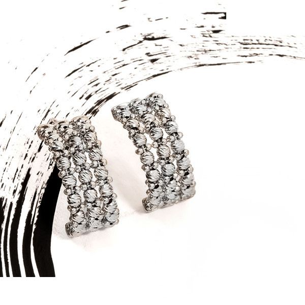 گوشواره میخی طلا 18 عیار زنانه ماوی گالری مدل نیمه البرناردو گوشواره میخی طلا 18 عیار زنانه ماوی گالری مدل نیمه البرناردو