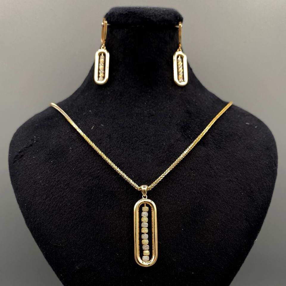 نیم ست طلا 18 عیار زنانه ترکیب گوی سفید و طلایی آویز و گوشواره لاوندر کد 531