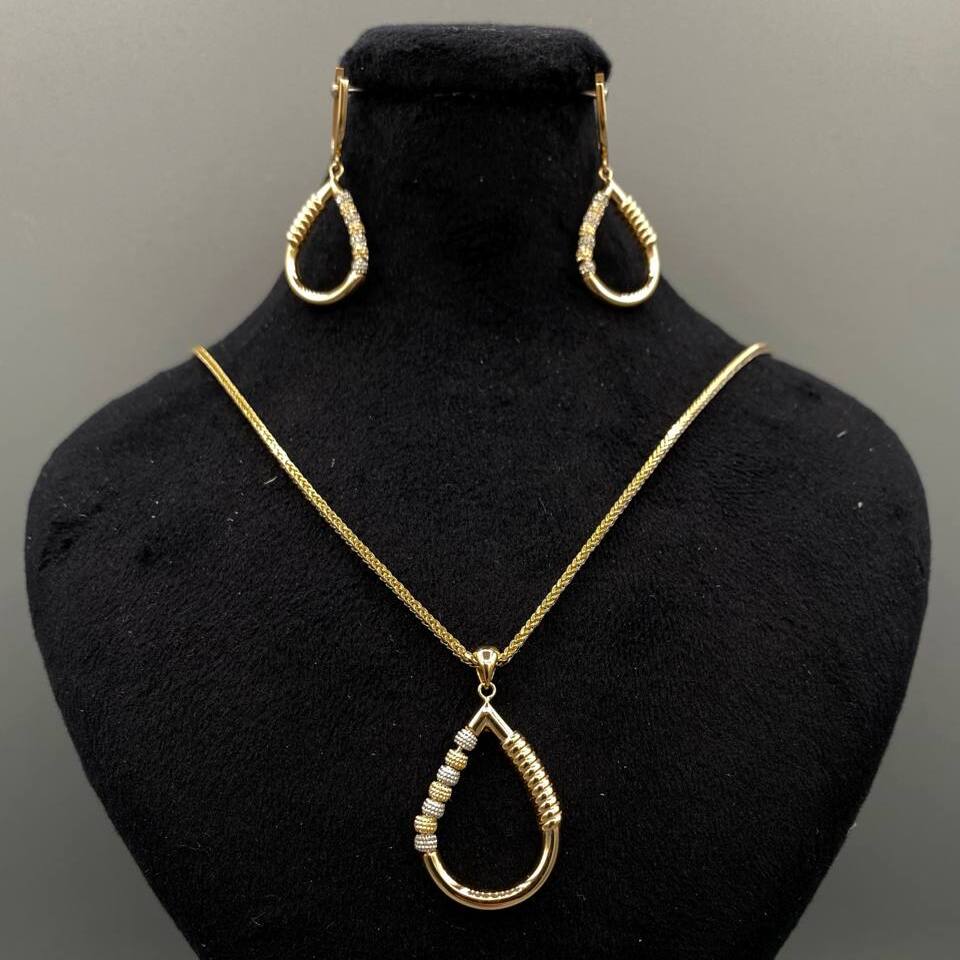 نیم ست طلا 18 عیار زنانه ترکیب گوی سفید و طلایی شامل آویز و گوشواره لاوندر کد 534 نیم ست طلا 18 عیار زنانه ترکیب گوی سفید و طلایی شامل آویز و گوشواره لاوندر کد 534