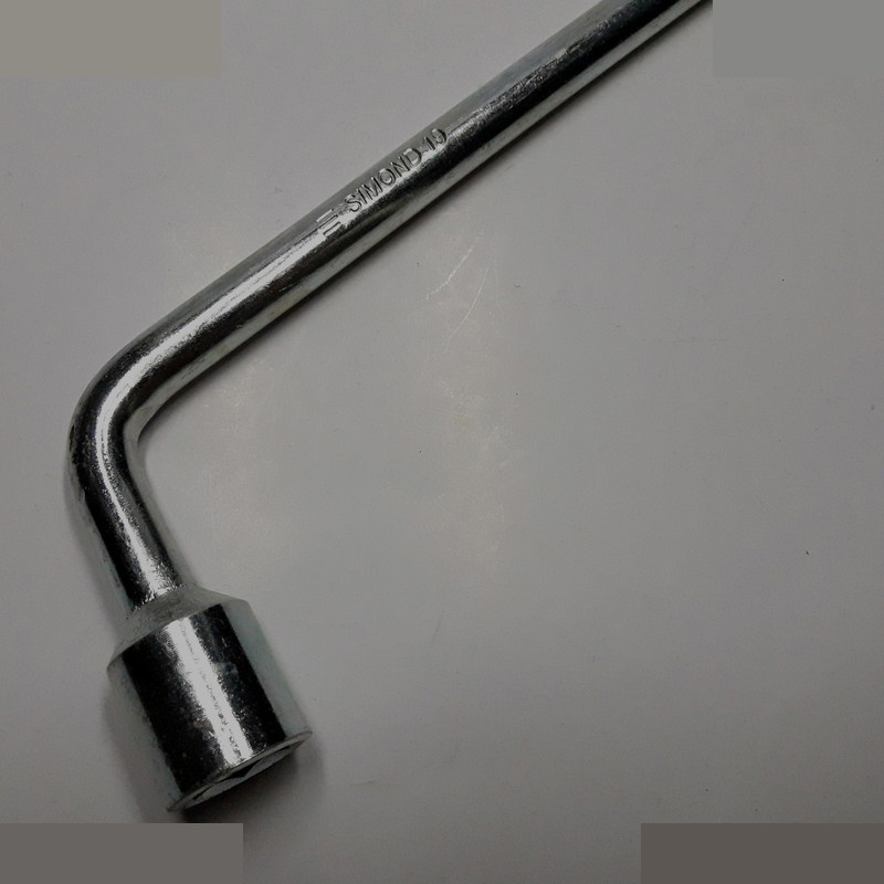 آچار چرخ خودرو کد 0215 سایز 19 میلی متر آچار چرخ خودرو کد 0215 سایز 19 میلی متر