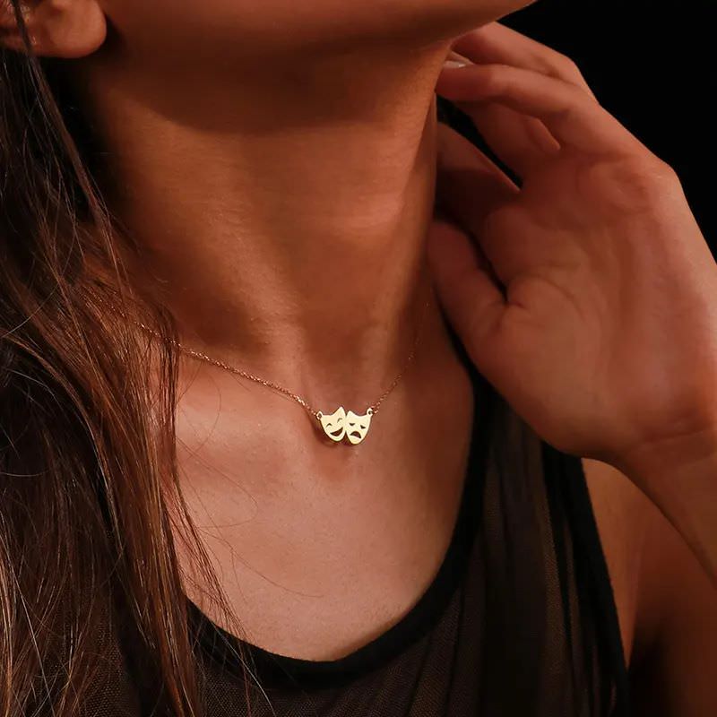 گردنبند طلا 18عیار طرح تئاتر گردنبند طلا 18عیار طرح تئاتر