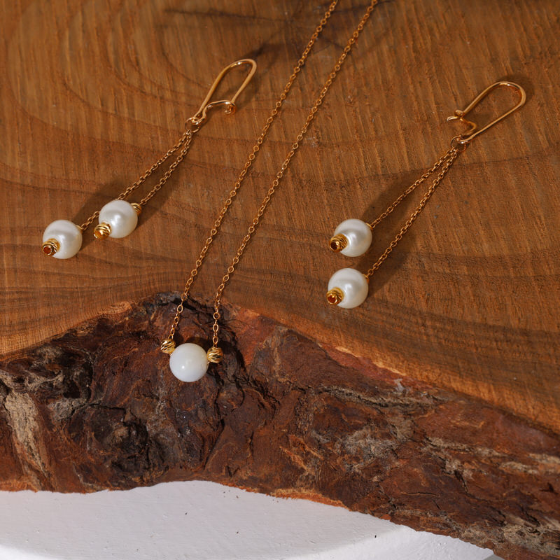 گوشواره عصایی طلا 18 عیار طرح البرنادو و شل گوشواره عصایی طلا 18 عیار طرح البرنادو و شل