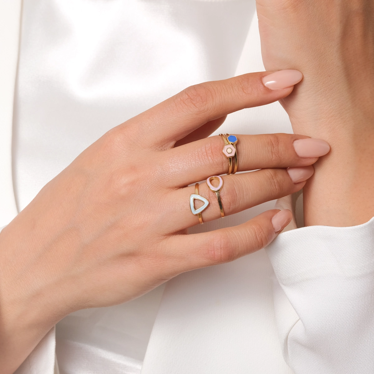 انگشتر طلای 18 عیار زنانه بان گالری مدل کندوی طلایی