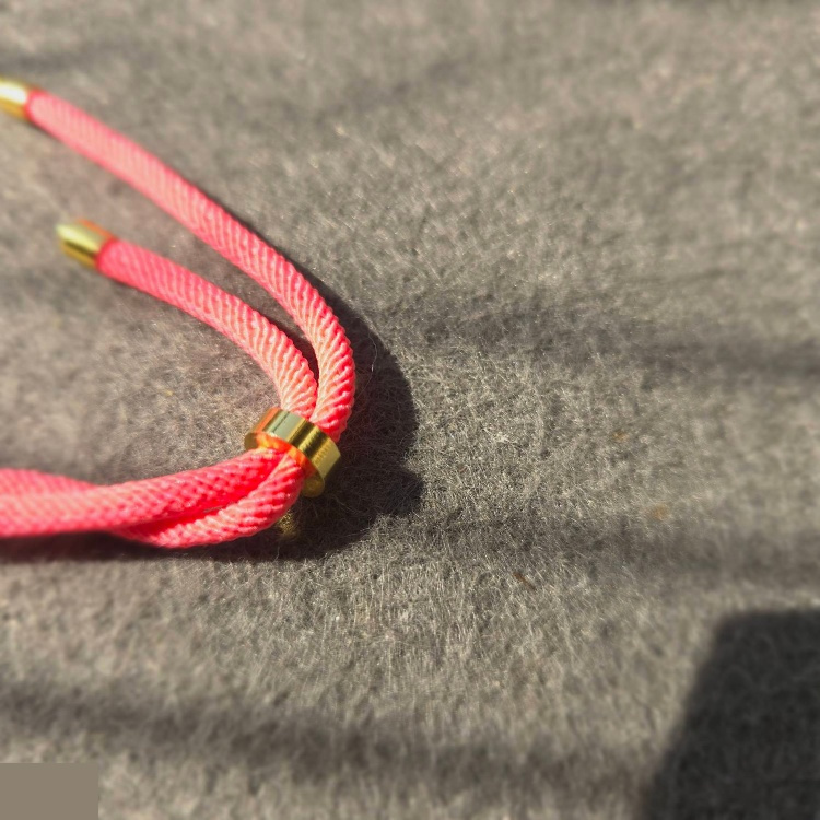 دستبند طلا 18 عیار زنانه شمیم گلد گالری طرح Love کد D26-13 دستبند طلا 18 عیار زنانه شمیم گلد گالری طرح Love کد D26-13