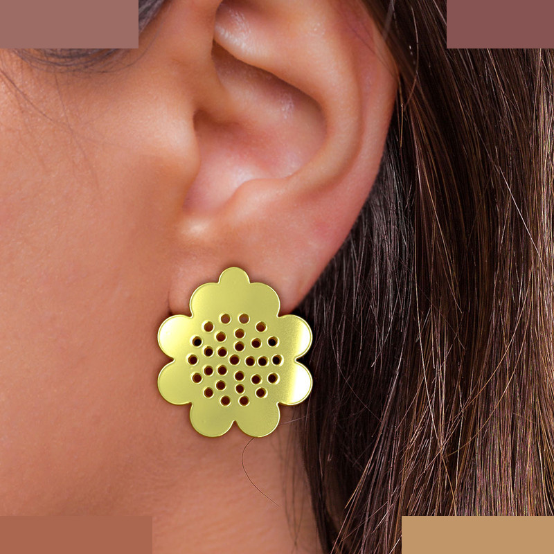 گوشواره طلا 18 عیار زنانه مدوپد مدل گل کد GA1-11627 گوشواره طلا 18 عیار زنانه مدوپد مدل گل کد GA1-11627