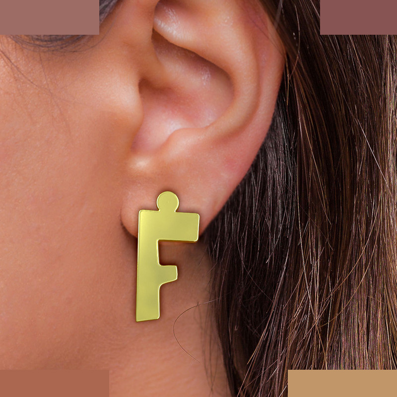 گوشواره طلا 18 عیار زنانه مدوپد مدل حرف F کد GA1-16673 گوشواره طلا 18 عیار زنانه مدوپد مدل حرف F کد GA1-16673