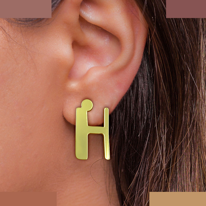 گوشواره طلا 18 عیار زنانه مدوپد مدل حرف H کد GA1-16714 گوشواره طلا 18 عیار زنانه مدوپد مدل حرف H کد GA1-16714