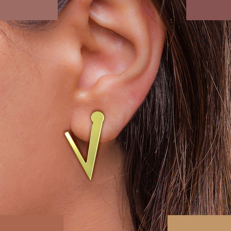 گوشواره طلا 18 عیار زنانه مدوپد مدل حرف V کد GA1-16882 گوشواره طلا 18 عیار زنانه مدوپد مدل حرف V کد GA1-16882