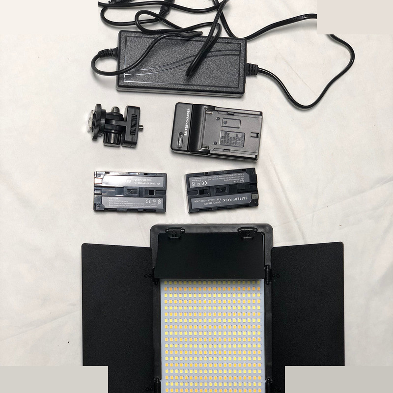 نور ثابت ال ای دی  مدل 600 PRO