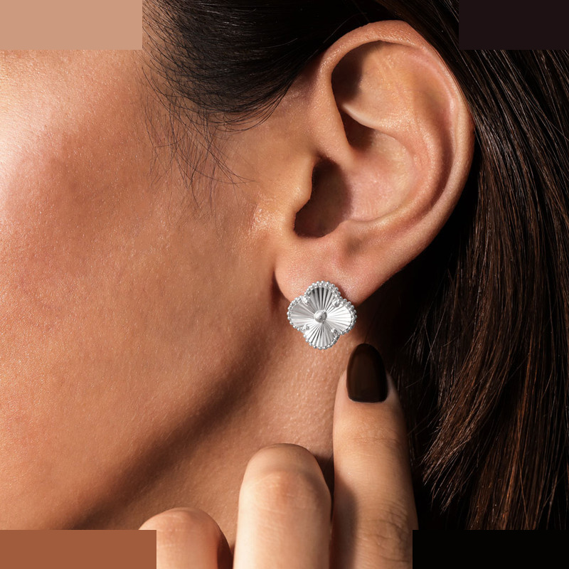 گوشواره طلا 18 عیار زنانه ماوی گالری مدل ونکلیف الحمبرا گوشواره طلا 18 عیار زنانه ماوی گالری مدل ونکلیف الحمبرا