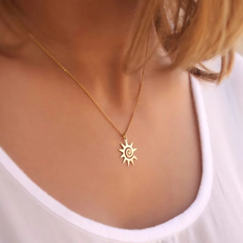 پلاک طلا 18عیار طرح خورشید پیچی پلاک طلا 18عیار طرح خورشید پیچی