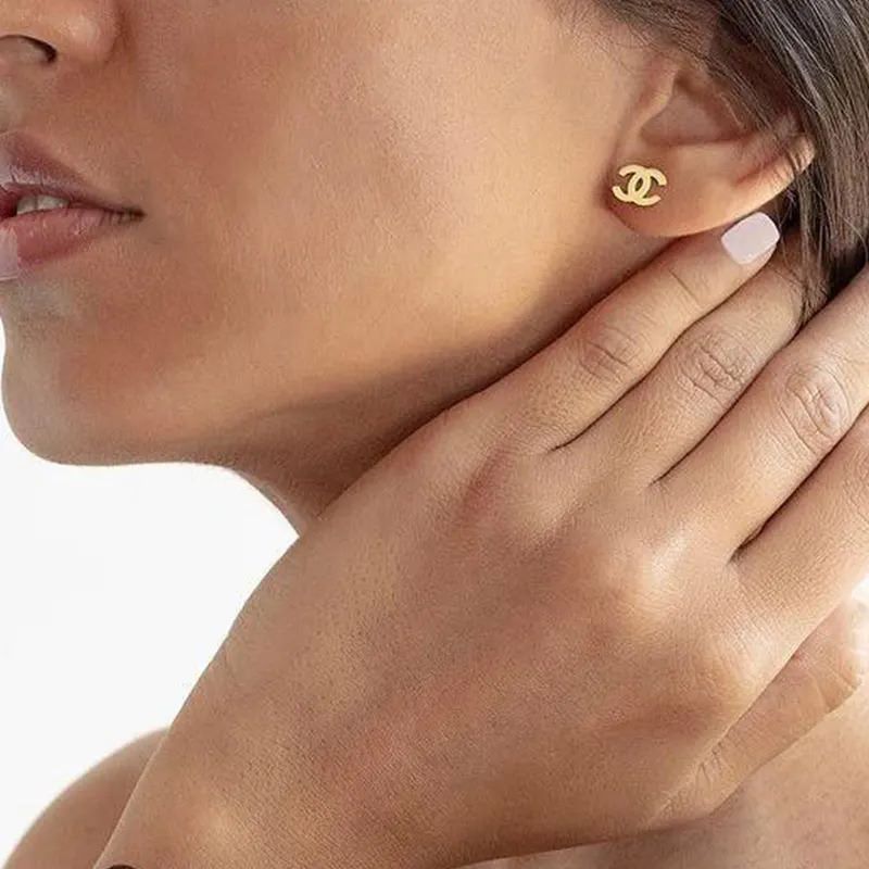 گوشواره طلا 18عیار طرح چنل گوشواره طلا 18عیار طرح چنل