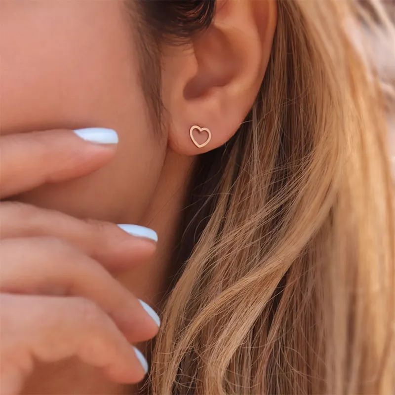 گوشواره طلا 18عیار طرح قلب خالی گوشواره طلا 18عیار طرح قلب خالی