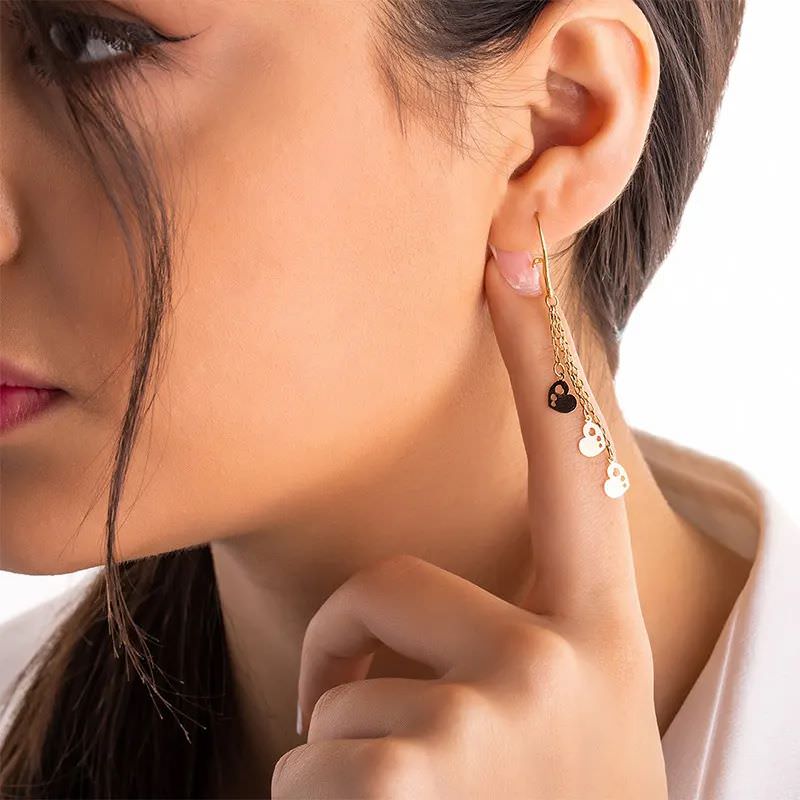 گوشواره طلا زنانه 18عیار طرح سه قلب آویزی گوشواره طلا زنانه 18عیار طرح سه قلب آویزی