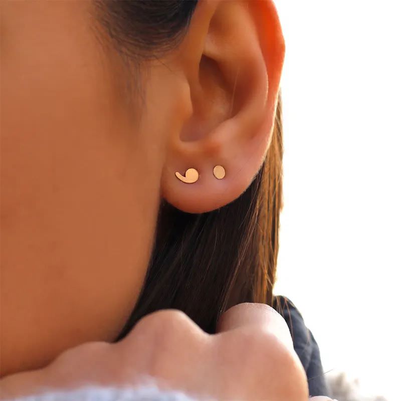 گوشواره طلا 18عیار طرح سیمیکالن گوشواره طلا 18عیار طرح سیمیکالن