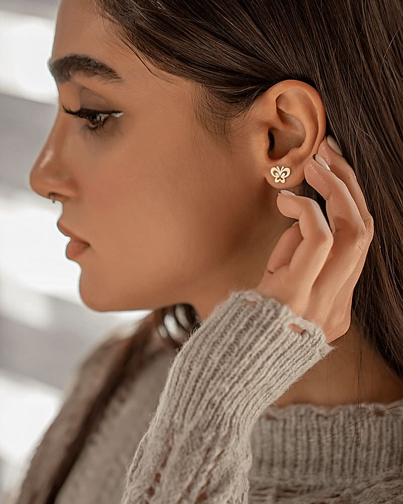 گوشواره میخی طلا 18عیار پروانه ملکه گوشواره میخی طلا 18عیار پروانه ملکه