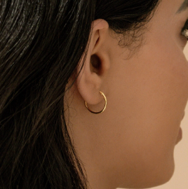 گوشواره حلقه ای کوچک قطر 1.6 طلا 18 عیار گوشواره حلقه ای کوچک قطر 1.6 طلا 18 عیار