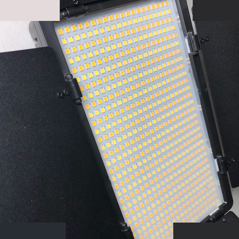 نور ثابت ال ای دی  مدل 600 PRO