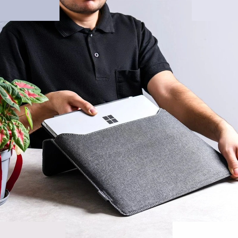 کاور لپ تاپ پِروین مدل LC-31 مناسب برای لپ تاپ مناسب برای لپ تاپ های 15 اینچی به همراه کیف لوازم جانبی کاور لپ تاپ پِروین مدل LC-31 مناسب برای لپ تاپ مناسب برای لپ تاپ های 15 اینچی به همراه کیف لوازم جانبی