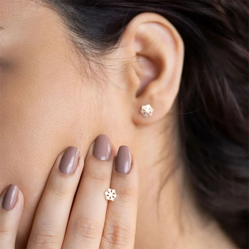 گوشواره طلا 18عیار طرح برف ساده گوشواره طلا 18عیار طرح برف ساده