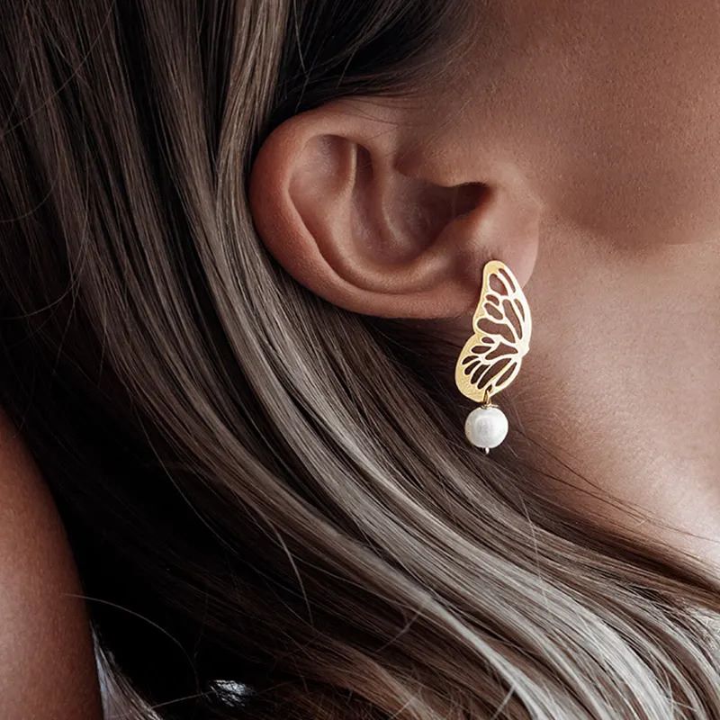 گوشواره طلا 18عیار طرح پروانه بال نیمه گوشواره طلا 18عیار طرح پروانه بال نیمه