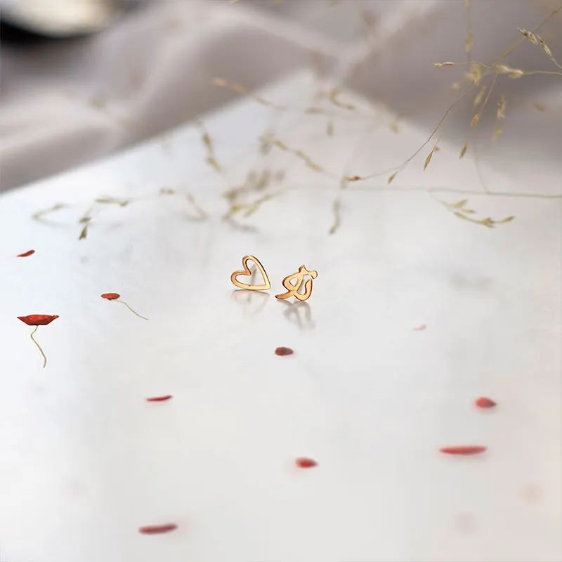 گوشواره طلا 18عیار طرح تو و قلب