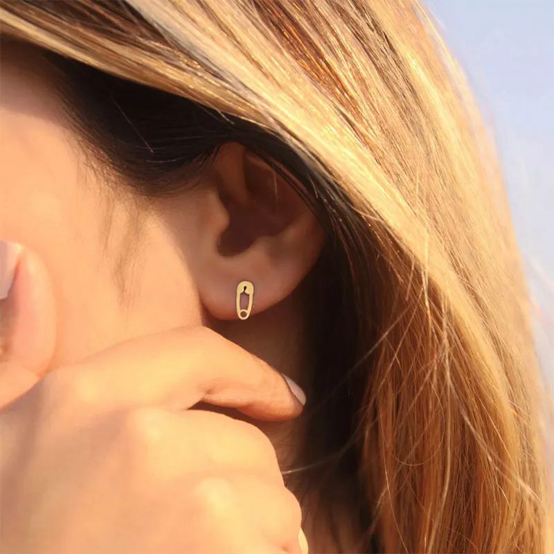 گوشواره طلا 18عیار طرح سنجاق قفلی