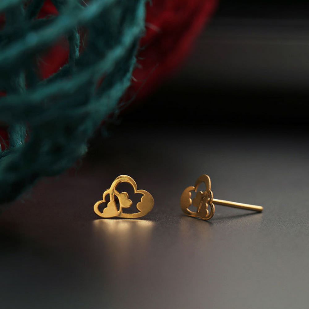 گوشواره طلا 18عیار زنانه طرح میخی طرح چند قلبی گوشواره طلا 18عیار زنانه طرح میخی طرح چند قلبی