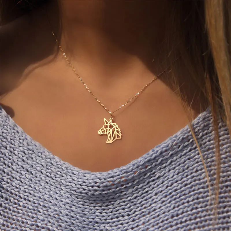 پلاک طلا 18عیار طرح یونیکرن ژیومتریک پلاک طلا 18عیار طرح یونیکرن ژیومتریک