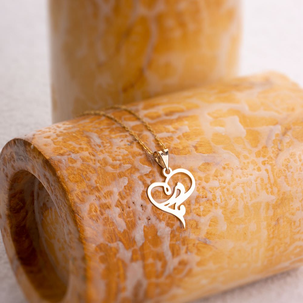 پلاک طلا 18عیار طرح مادر داخل قلب پلاک طلا 18عیار طرح مادر داخل قلب