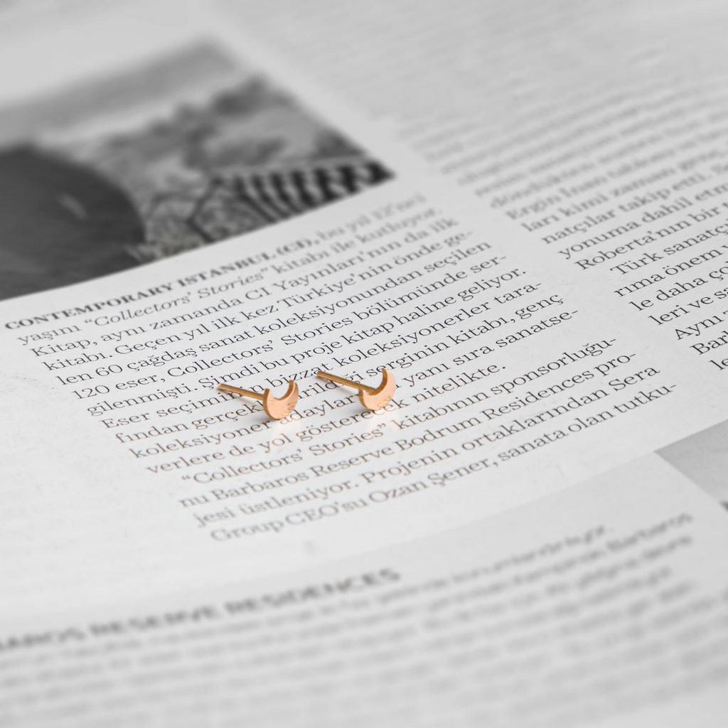 گوشواره طلا زنانه طلا 18عیار طرح ماه کلاسیک گوشواره طلا زنانه طلا 18عیار طرح ماه کلاسیک