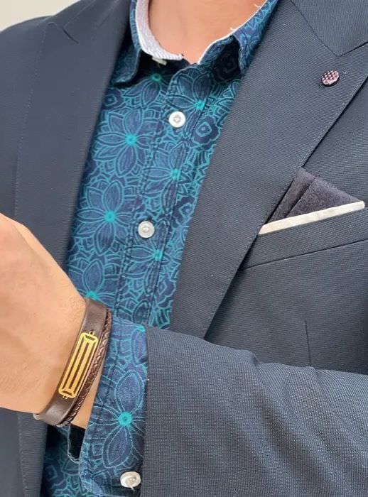 دستبند چرم طلا 18عیار طرح مستطیلی سه لاین دستبند چرم طلا 18عیار طرح مستطیلی سه لاین