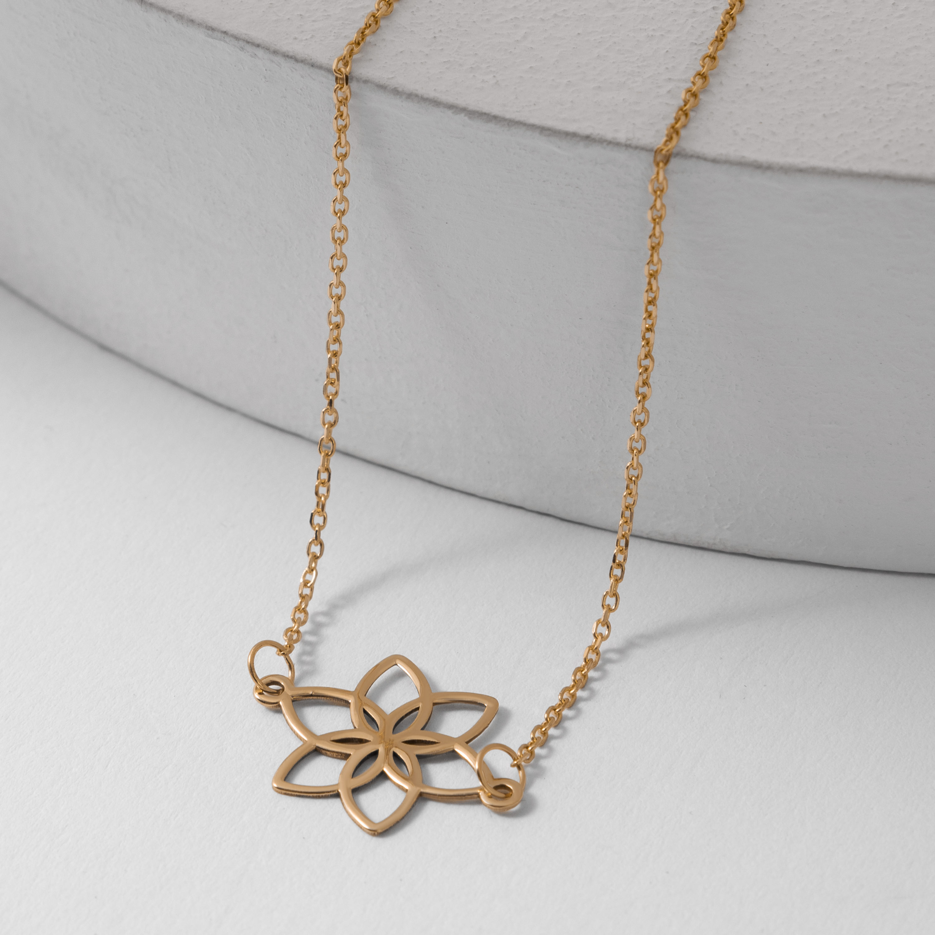 دستبند طلا 18 عیار طرح گل لوتوس