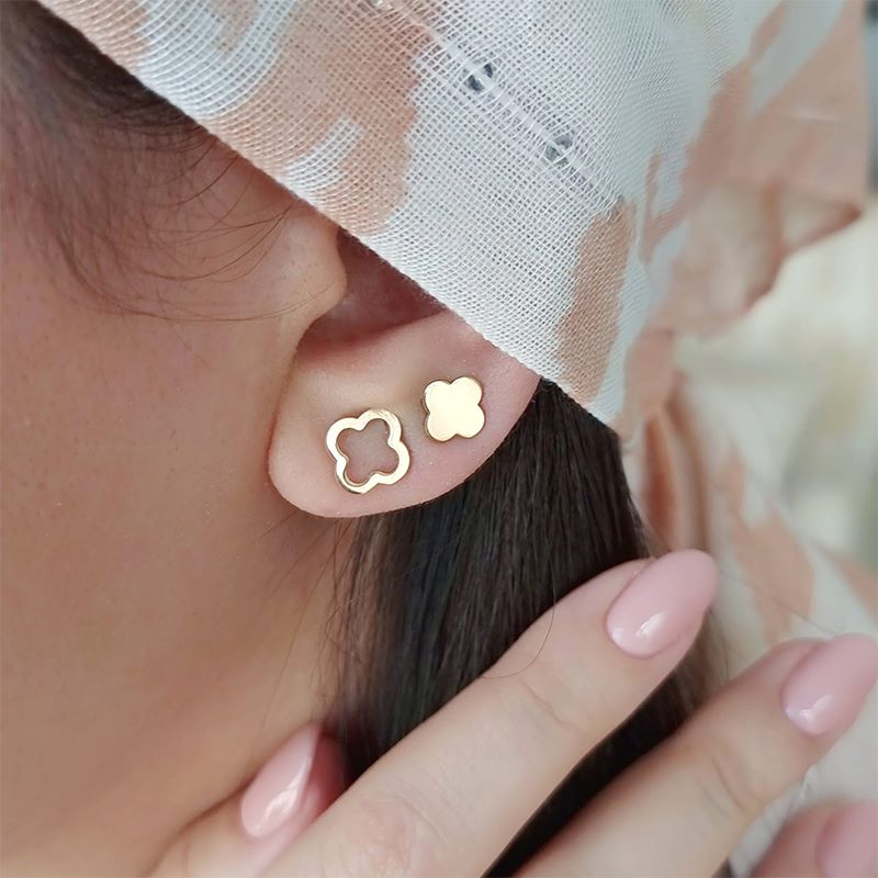 گوشواره میخی طلا 18عیار ونکلیف خالی گوشواره میخی طلا 18عیار ونکلیف خالی